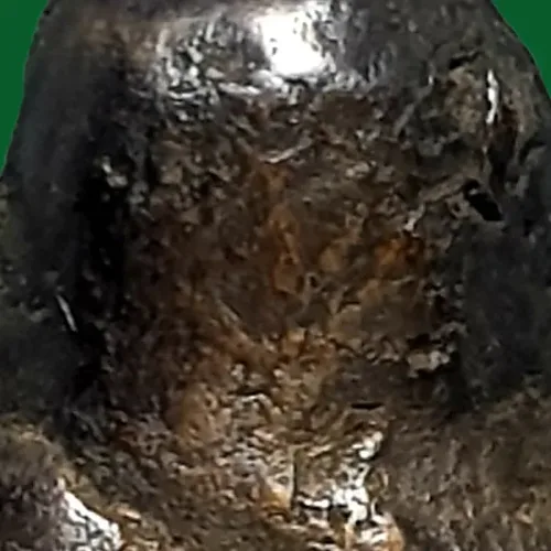 100× magnification — Luang Phor Ngern statuette, Khi Ta 5-Chai, Khan Long Hin