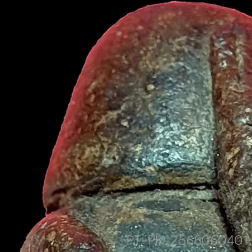 100× magnification — Phra Pidta by Luang Phor Kaew, freestanding statuette