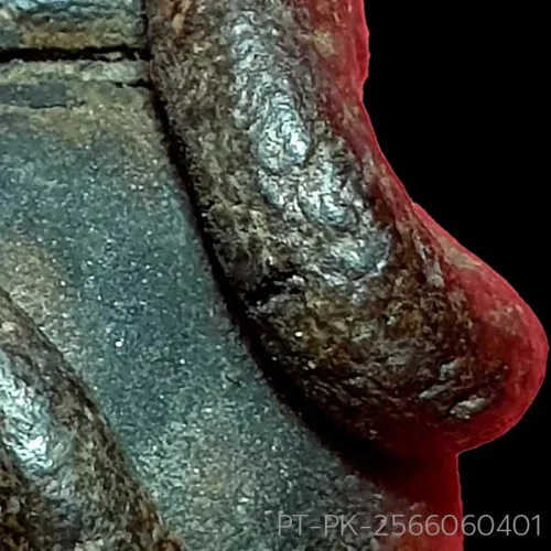 100× magnification — Phra Pidta by Luang Phor Kaew, freestanding statuette