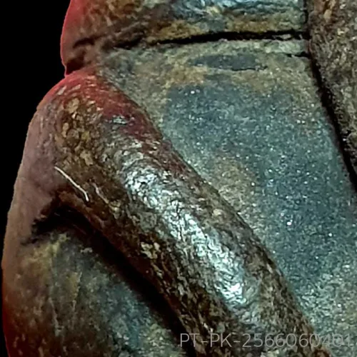 100× magnification — Phra Pidta by Luang Phor Kaew, freestanding statuette