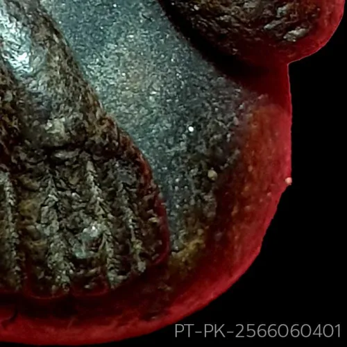 100× magnification — Phra Pidta by Luang Phor Kaew, freestanding statuette
