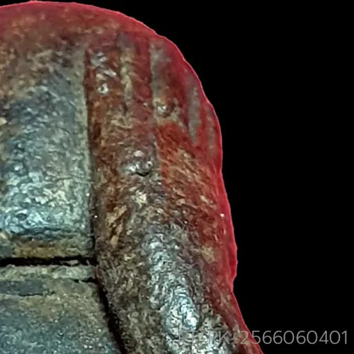 100× magnification — Phra Pidta by Luang Phor Kaew, freestanding statuette