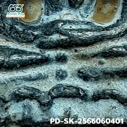 100 倍放大 — 素可泰立泰王佛牌 大模 烧制泥料 甘烹碧出土 甘烹碧府 佛历 1900