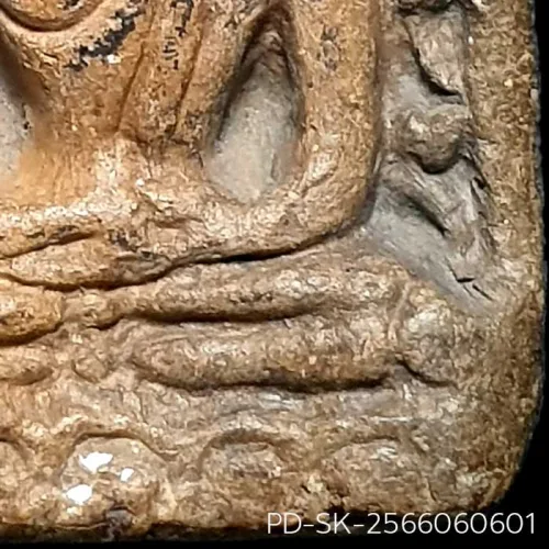 100 倍放大 — 素可泰立泰王佛牌 大模 有卡诺纹 烧制泥料 甘烹碧 甘烹碧府 佛历 1900