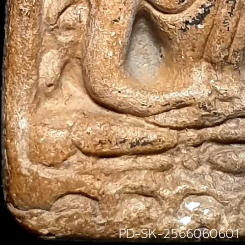 100 倍放大 — 素可泰立泰王佛牌 大模 有卡诺纹 烧制泥料 甘烹碧 甘烹碧府 佛历 1900
