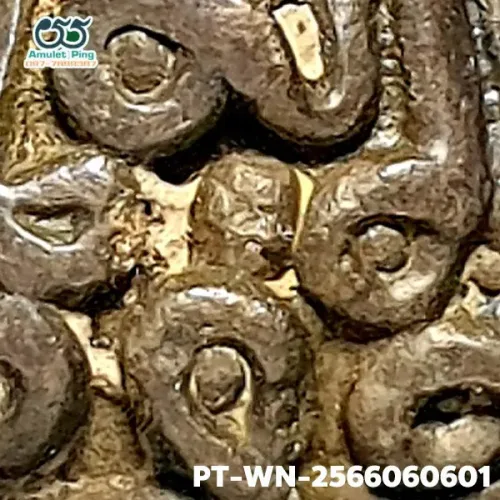 100× magnification — Luang Pu Iam statuette, Yant Yung, Na on the knee, Mixed