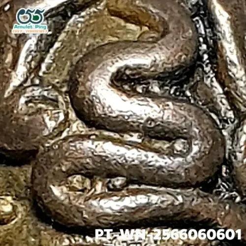 100× magnification — Luang Pu Iam statuette, Yant Yung, Na on the knee, Mixed