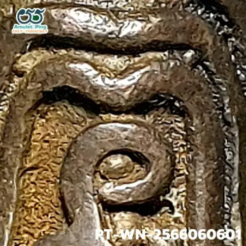 100× magnification — Luang Pu Iam statuette, Yant Yung, Na on the knee, Mixed