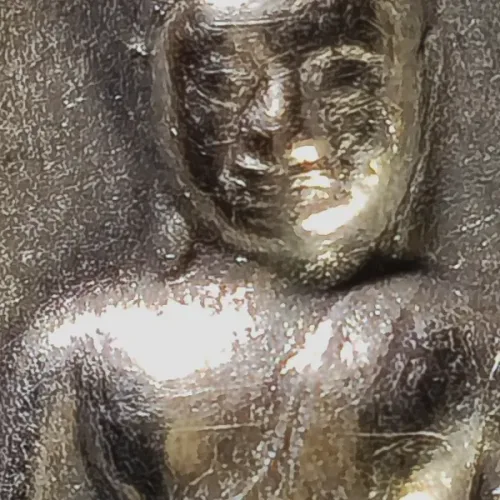 100 倍放大 — 索通佛铜牌 阿罗汉菩提坪版 银质 索通寺 北柳府 佛历 2460
