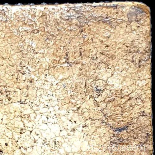 100× magnification — Somdej Toh amulet, lotus-bud topknot, Sacred powder