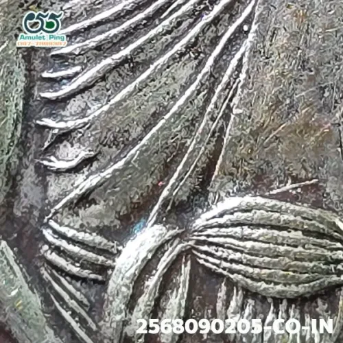 100 倍放大 — 龍婆依銅牌 首期 銀質 梭桃邑寺 春武里府 佛曆 2473