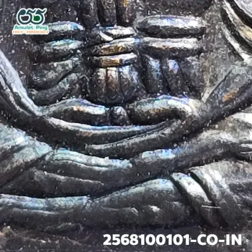 100 倍放大 — 龙婆托铜牌 升职纪念版 铜熏黑 瓦昌海寺 北大年府 佛历 2508