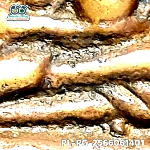 100 倍放大 — 龍婆銀佛牌 基打 三衣襬 瓔珞鏈 合金 瓦邦干寺 披集府 佛曆 2462