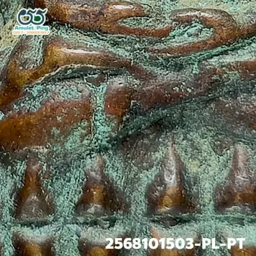 100× magnification — Luang Phor Thuad statuette, Yai A, Mixed alloy, Wat Chang