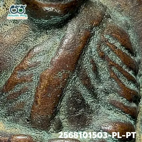 100× magnification — Luang Phor Thuad statuette, Yai A, Mixed alloy, Wat Chang