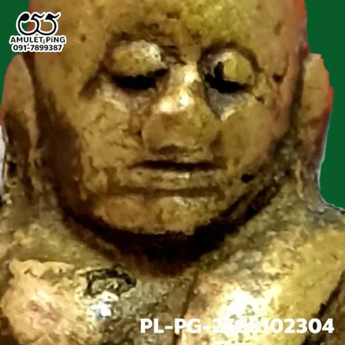 100 倍放大 — 龙婆银佛牌 Niyom 三衣摆 合金 瓦邦干寺 披集府 佛历 2462
