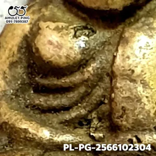 100 倍放大 — 龙婆银佛牌 Niyom 三衣摆 合金 瓦邦干寺 披集府 佛历 2462