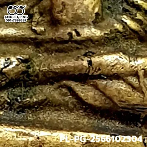 100 倍放大 — 龙婆银佛牌 Niyom 三衣摆 合金 瓦邦干寺 披集府 佛历 2462