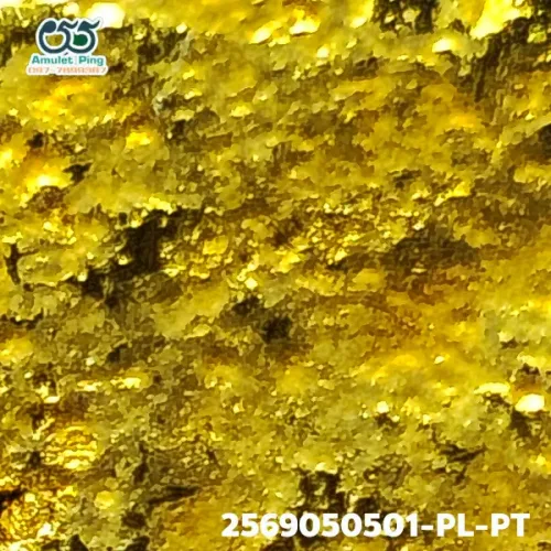 100× magnification — Luang Phor Thuad statuette, Phim A-Pa-Se, Gold-plated, Wat