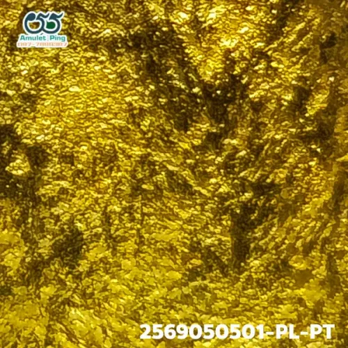 100× magnification — Luang Phor Thuad statuette, Phim A-Pa-Se, Gold-plated, Wat