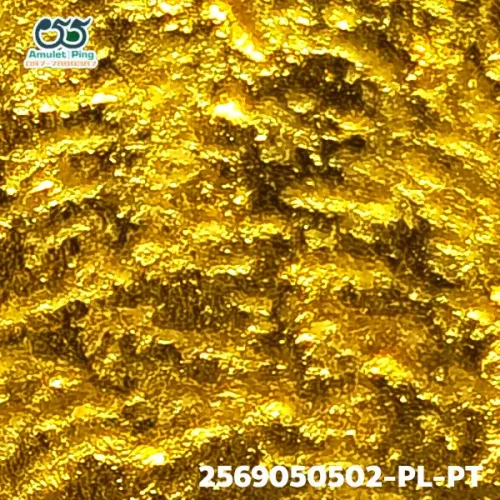 100× magnification — Luang Phor Thuad statuette, Phim A-Pa-Se, Gold-plated, Wat