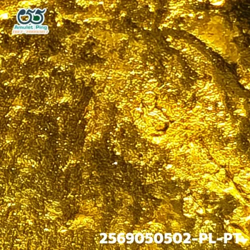 100× magnification — Luang Phor Thuad statuette, Phim A-Pa-Se, Gold-plated, Wat
