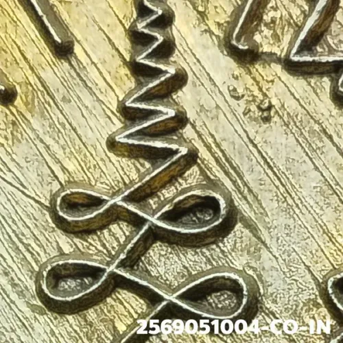 100 倍放大 — 龙婆关铜牌 模 背蕉叶纹 铜质 瓦帕亚寺 大城府 佛历 2469