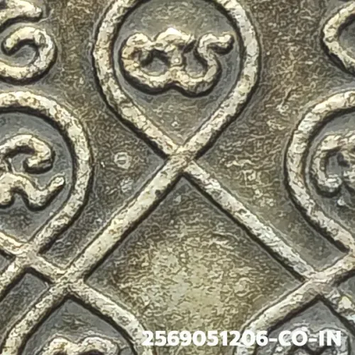 100× magnification — Khruba Srivichai coin, Kammakan (committee), Enamelled