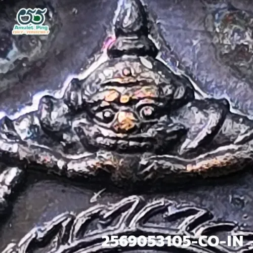 100 倍放大 — 泽度金铜牌 必打模 熏黑 普泰沙旺寺 洛坤府 佛历 2530
