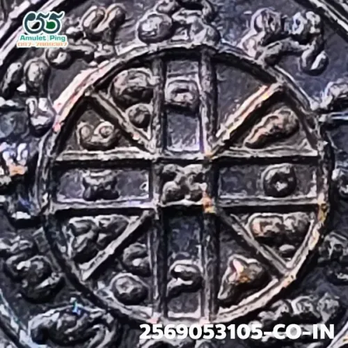 100 倍放大 — 泽度金铜牌 必打模 熏黑 普泰沙旺寺 洛坤府 佛历 2530