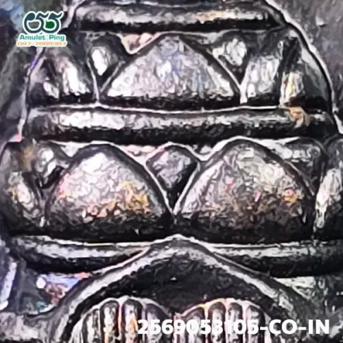100 倍放大 — 泽度金铜牌 必打模 熏黑 普泰沙旺寺 洛坤府 佛历 2530
