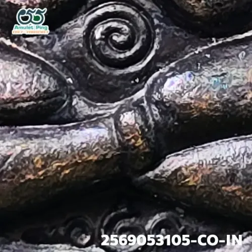 100 倍放大 — 泽度金铜牌 必打模 熏黑 普泰沙旺寺 洛坤府 佛历 2530