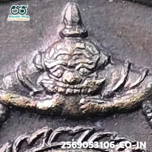 100 倍放大 — 澤度金銅牌 必打模 燻黑 普泰沙旺寺 洛坤府 佛曆 2530
