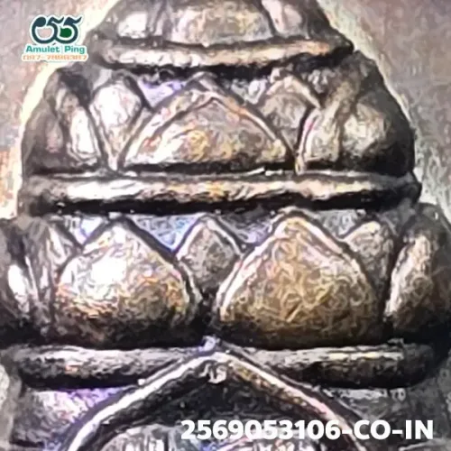 100 倍放大 — 澤度金銅牌 必打模 燻黑 普泰沙旺寺 洛坤府 佛曆 2530