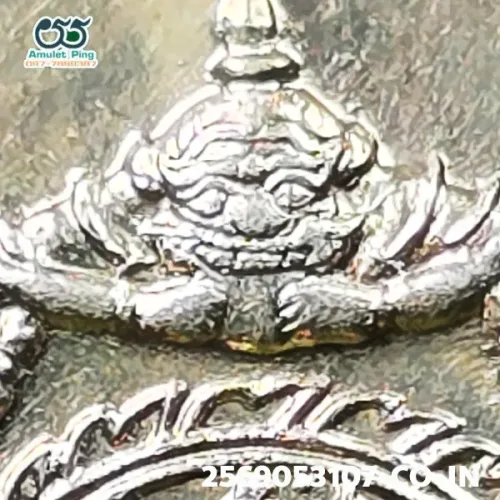 100 倍放大 — 澤度金銅牌 必打模 銀質 普泰沙旺寺 洛坤府 佛曆 2530
