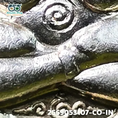 100 倍放大 — 澤度金銅牌 必打模 銀質 普泰沙旺寺 洛坤府 佛曆 2530