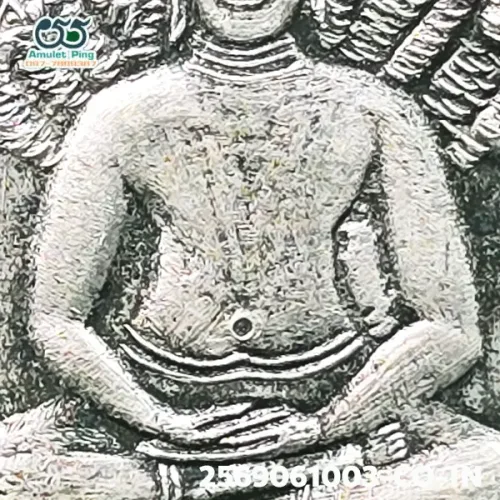100 倍放大 — 龙婆拉铜牌 首期唯一肖像牌 银质 瓦坡西寺 信武里府 佛历 2473