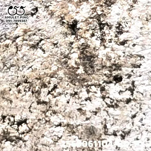 100 倍放大 — 崇迪阿贊多佛牌 大模 主佛 多灰 貝殼灰粉 瓦拉康寺 曼谷 佛曆 2414