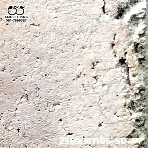 100 倍放大 — 崇迪阿赞多佛牌 大模 主佛 多灰 贝壳灰粉 瓦拉康寺 曼谷 佛历 2414