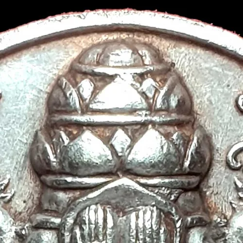ภาพขยายรายละเอียด เหรียญปิดตาพังพระกาฬ รุ่นแรก ปี 2532 เนื้อเงิน สุดยอดแห่งเหรียญสายจตุคาม