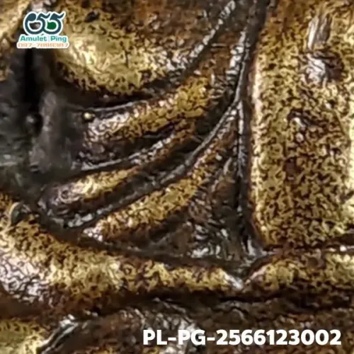 100 倍放大 — 龙婆银佛牌 Niyom 四衣摆 因陀罗眼 合金 瓦邦干寺 披集府 佛历 2462
