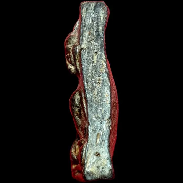 Phra Mahathera Piyathassi amulet, young face, Clay, Wat Phra Si Rattana Mahathat, Suphan Buri, BE — back, angled left