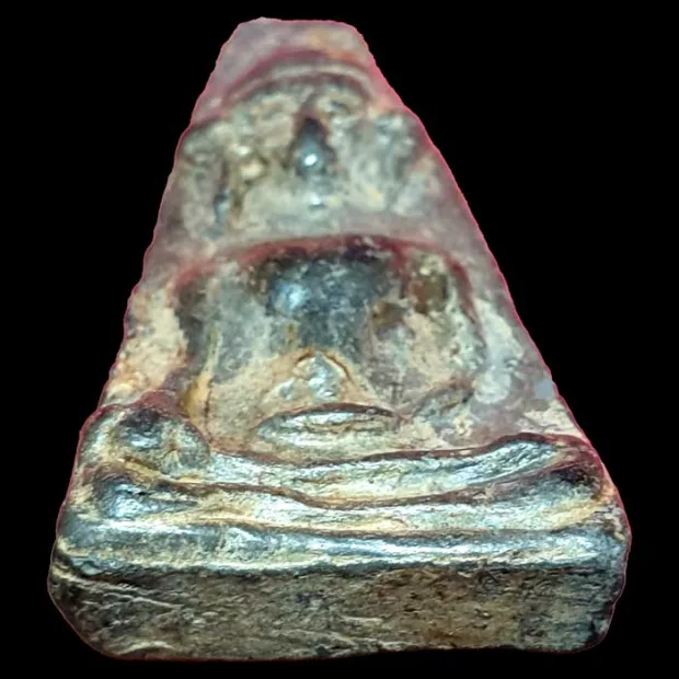Phra Mahathera Piyathassi amulet, young face, Clay, Wat Phra Si Rattana Mahathat, Suphan Buri, BE — bottom