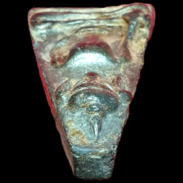Phra Mahathera Piyathassi amulet, young face, Clay, Wat Phra Si Rattana Mahathat, Suphan Buri, BE — top