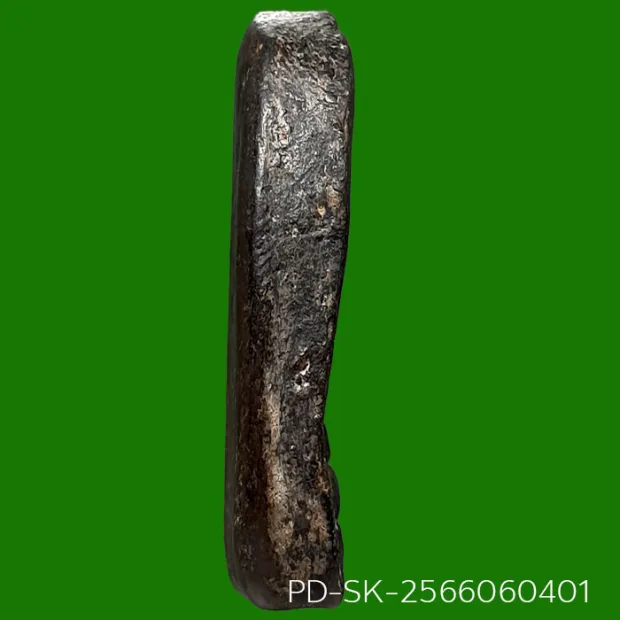 素可泰立泰王佛牌 大模 烧制泥料 甘烹碧出土 甘烹碧府 佛历 1900 — 背面右侧