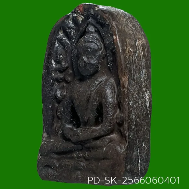 素可泰立泰王佛牌 大模 烧制泥料 甘烹碧出土 甘烹碧府 佛历 1900 — 正面左侧