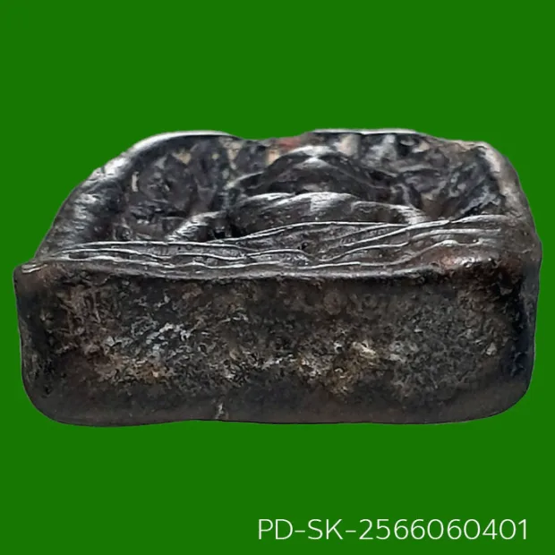 素可泰立泰王佛牌 大模 烧制泥料 甘烹碧出土 甘烹碧府 佛历 1900 — 底座