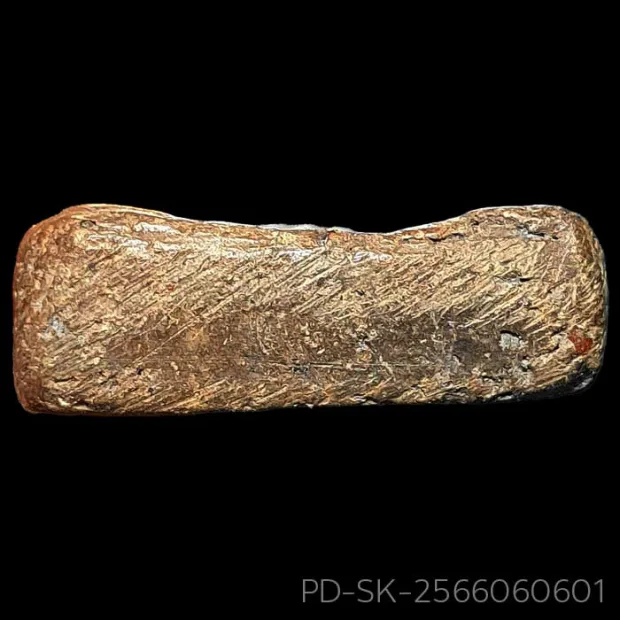 素可泰立泰王佛牌 大模 有卡诺纹 烧制泥料 甘烹碧 甘烹碧府 佛历 1900 — 底座