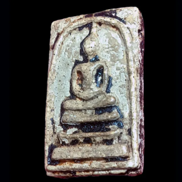 崇迪阿赞多佛牌 大模 顶髻穿拱 圣粉 瓦拉康寺 曼谷 佛历 2414 — 正面右侧