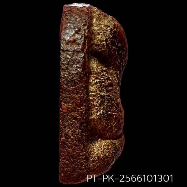 Phra Pidta by Luang Phor Kaew, plain back, Powder with lacquer and gold leaf, Wat Khrua Wan — right edge